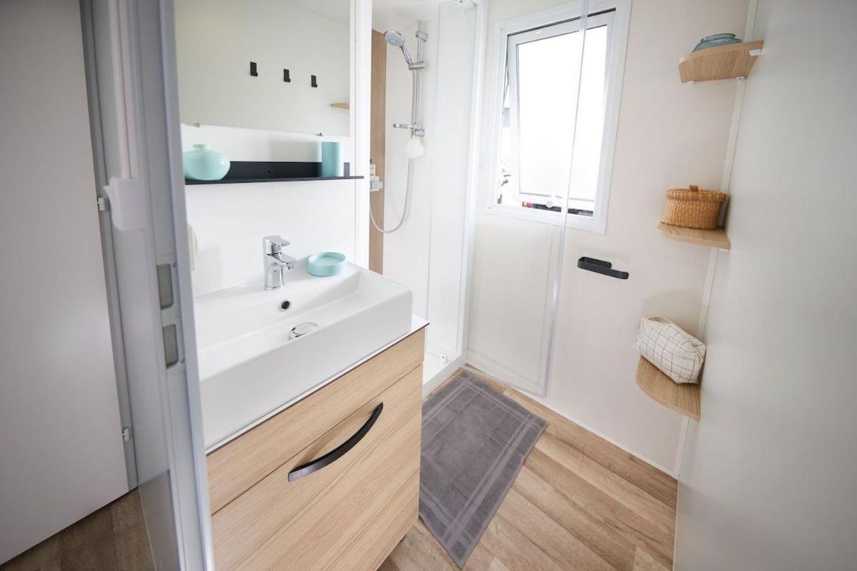 Campsite Mobil 3 2 Salles De Bains Au 4 Etoiles Mh276 Aux Charmettes 4*