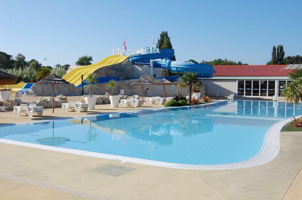 Mobil 3 2 Salles De Bains Au 4 Etoiles Mh276 Aux Charmettes Campsite Les Mathes